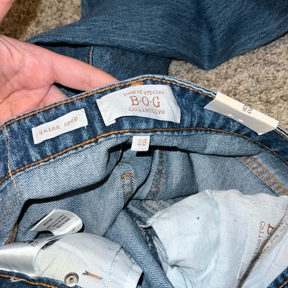 NWT BAND OF GYPSIES QUINN CROP Distressed Ripped Denim Jeans SIZE 28 - Picture 8 of 11